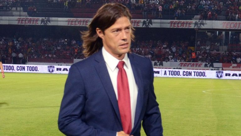 Almeyda abandona el campo del Pirata Fuente al término del juego