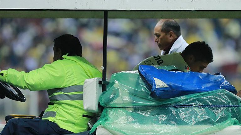 Momento en que Güémez abandona el partido contra Pumas