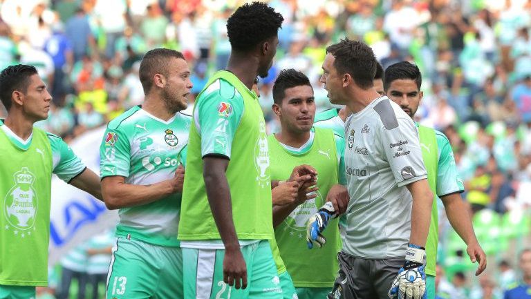 Marchesín y Rodríguez son separados por sus compañeros