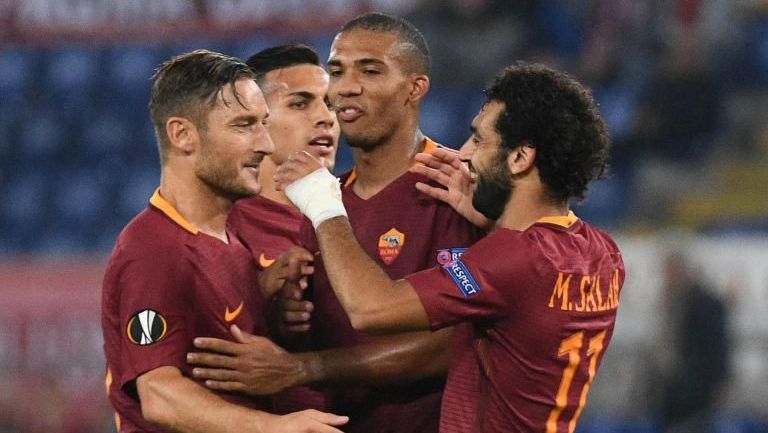 Totti celebra con Salah uno de los goles de la Roma