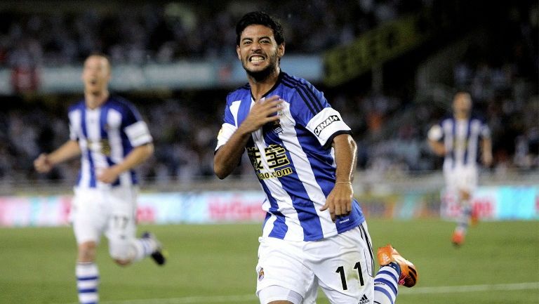 Carlos Vela celebra un gol con la Real Sociedad