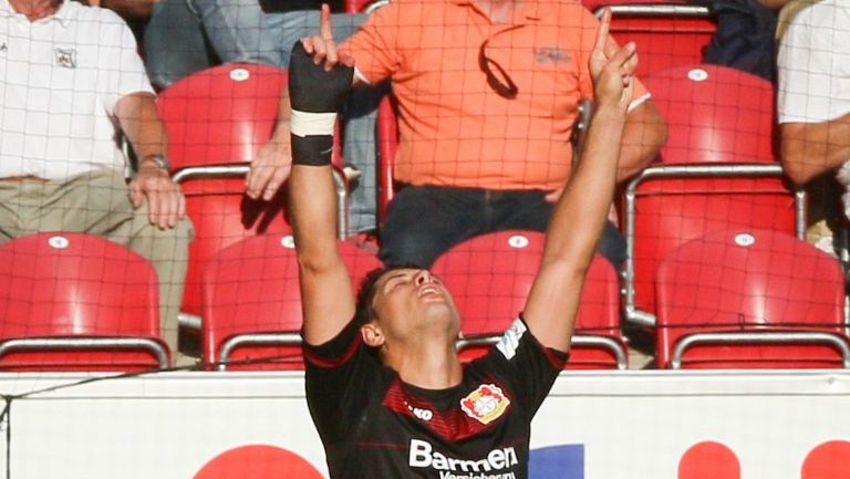 Hernández agradece al cielo tras anotar uno de sus tres goles frente al Mainz