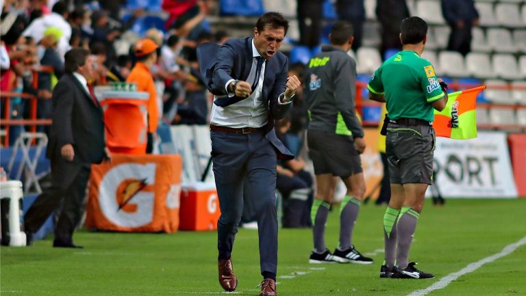 Diego Alonso director técnico de Pachuca festeja el gol Tuzo