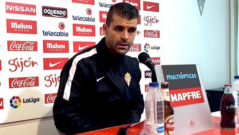 Iván 'Pichu' Cuéllar durante una conferencia de prensa del Sporting de Gijón