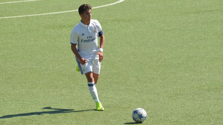 El joven defensor mexicano, Paolo Medina, en un juego del Juvenil B del Real Madrid