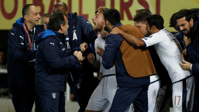 Immobile celebra el gol del triunfo con sus compañeros