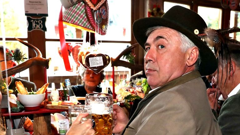 Carlo Ancelotti durante el Oktoberfest en Alemania