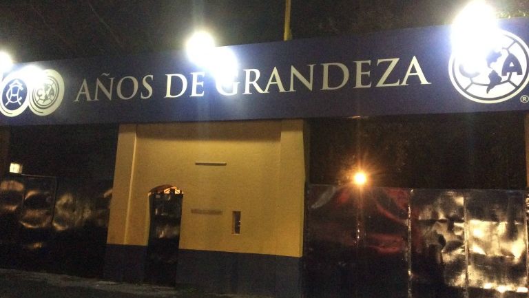 Así luce la fachada de Coapa con motivo del Centenario