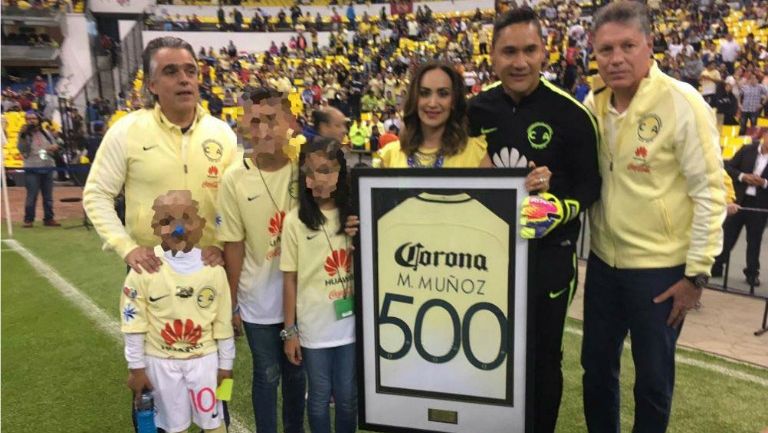 Moisés Muñoz dedicando su reconocimiento a la afición