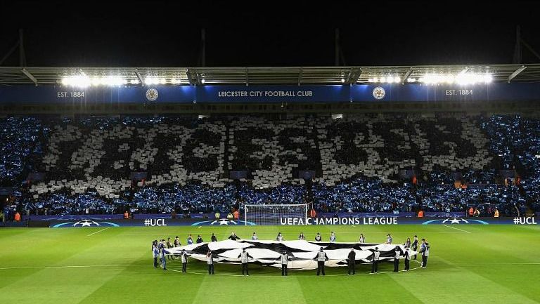 Mosaico que presentó la afición del Leicester antes del juego contra el Copenhague