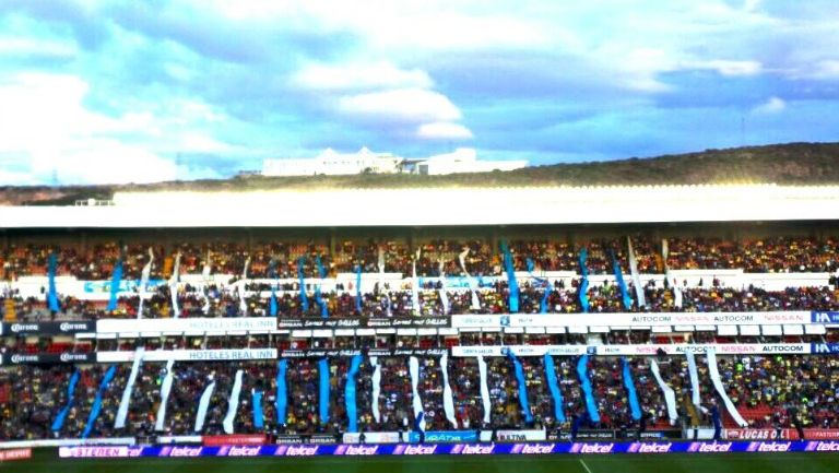 El mosaico que intentó hacer la afición de Gallos