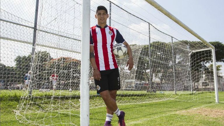 Alan Pulido posa previo al Clásico Nacional de Copa Corona MX