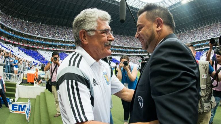  Ricardo Ferretti y Antonio Mohamed se salud previo a juego entre Tigres y Rayados