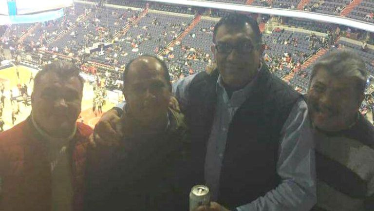 Representantes de los partidos políticos en el juego de la NBA