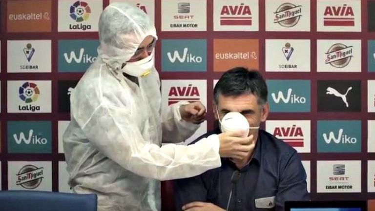 Alerta de virus durante una rueda de prensa del Eibar