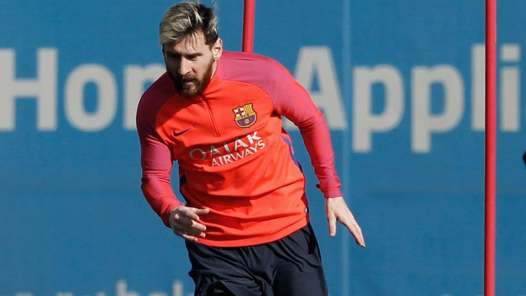 Messi corre en entrenamiento del Barcelona