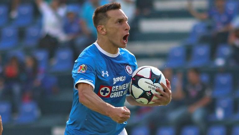 Chaco celebra un gol con Cruz Azul