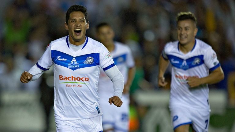 Ángel Reyna festeja su gol con Celaya