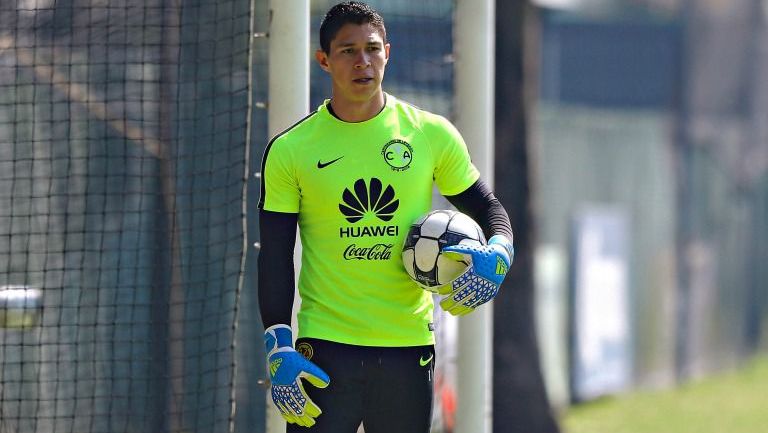 Hugo González durante un entrenamiento con el América