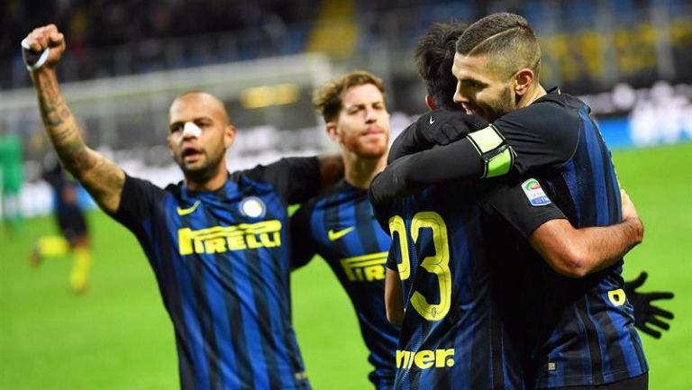 Jugadores del Inter de Milán festejan un gol