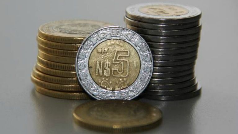 Monedas de cinco y diez pesos