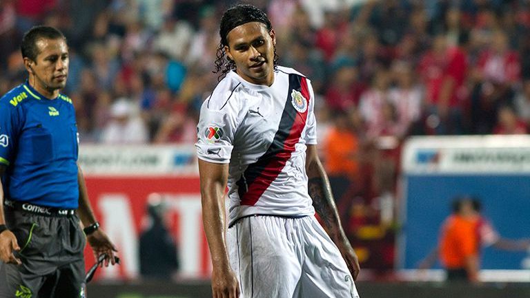 Carlos Peña, en juego de Chivas 