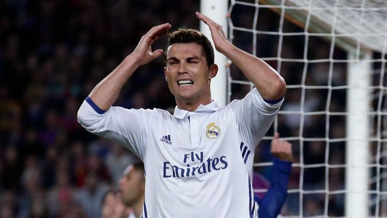 Crisitano Ronaldo se molesta durante el Clásico español