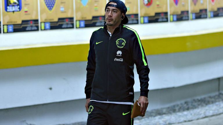 Sambueza arriba al Estadio Azteca para un juego con América