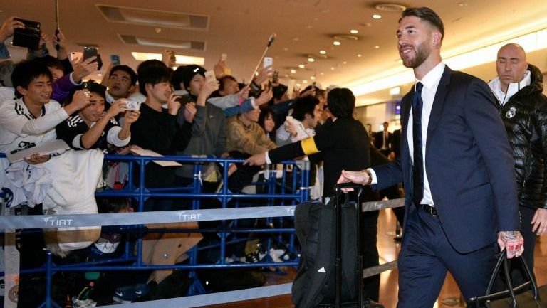 Sergio Ramos, defensa merengue, a su llegada al aeropuerto de Tokio 