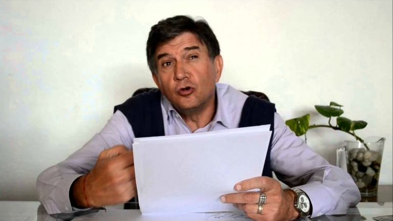 Juan José Arrese, comunicador español