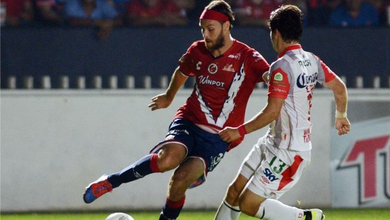 Gerardo Lugo, en un duelo defendiendo al Tiburón