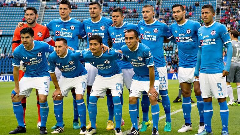 Cruz Azul posa previo a un duelo de Liga MX en el Estadio Azul