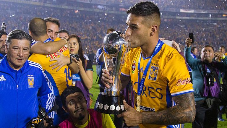 Ismael Sosa besa el título del Apertura 2016