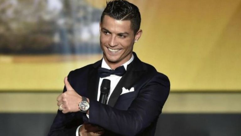 Ronaldo vestido de gala en la entrega del Balón de Oro