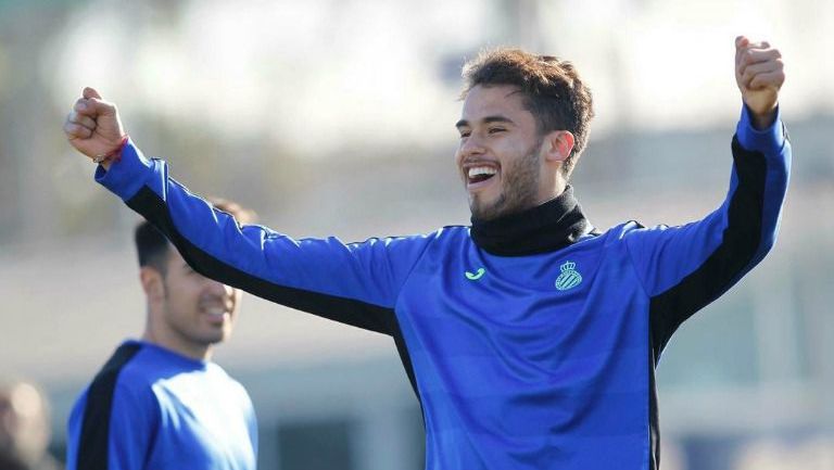 Diego Reyes, sonríe durante un entrenamiento con el Espanyol