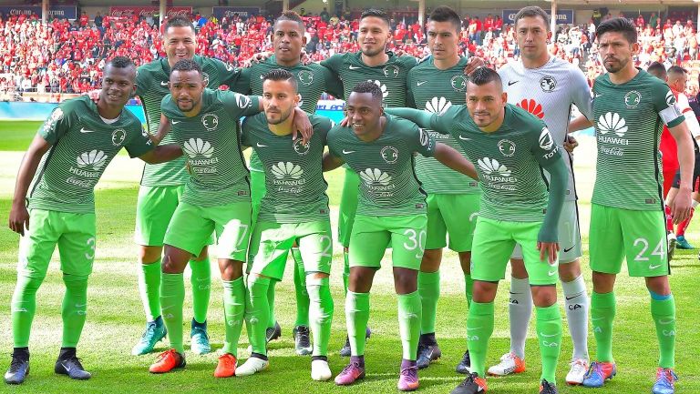 Los jugadores del América se toman la foto previo al partido contra Toluca