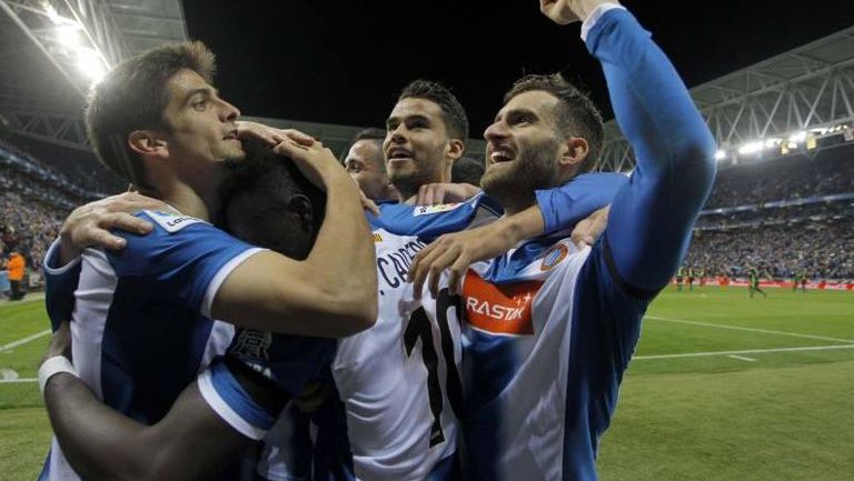 Reyes celebra con sus compañeros un gol en La Liga 
