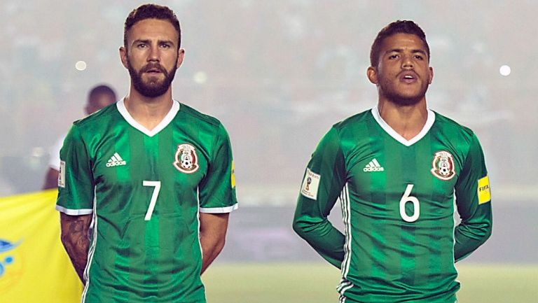 Layún y Jonathan en el último juego de la Selección Mexicana