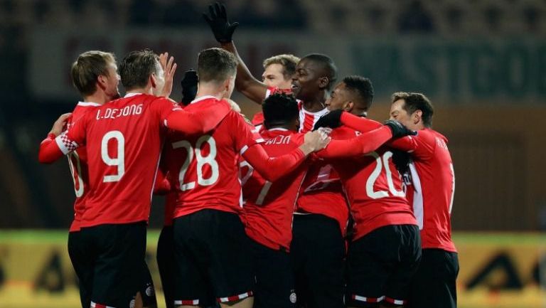 Los jugadores del PSV celebran uno de los goles marcados contra el Heracles