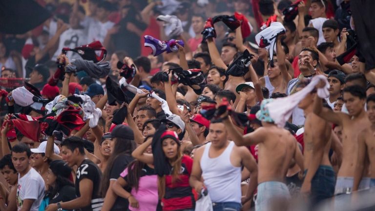 Aficionados del Atlas apoyando a su equipo