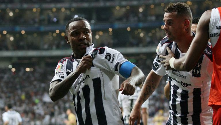 Pabón celebra uno de sus dos goles frente a Pumas