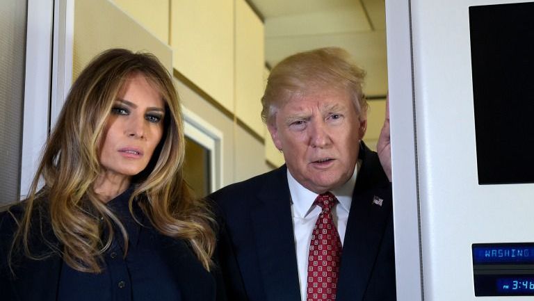 Donald y Melania Trump, durante un vuelo a Palm Beach