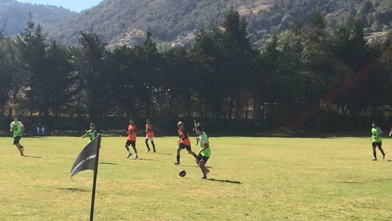 El campamento ubicado en Huixquilucan con unos jóvenes jugando