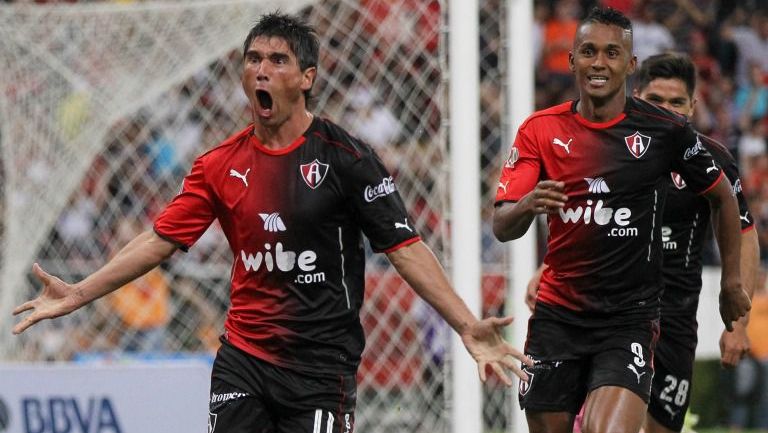 El Chavo Alustiza festeja su gol frente a León