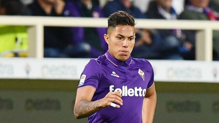 Salcedo en un partido con la Fiorentina