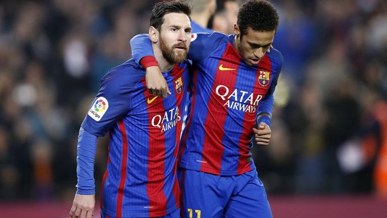 Messi y Neymar, abrazados durante un partido de La Liga