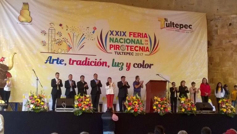 Autoridades de Tultepec en la inauguración de la FNP 2017