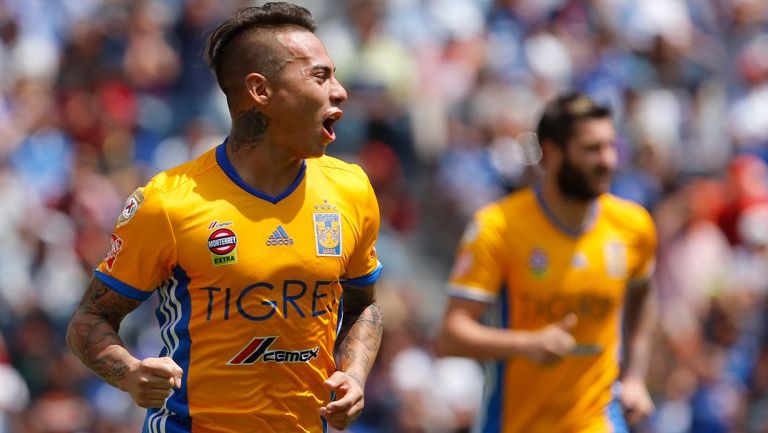 Vargas celebra su anotación contra Puebla en la J9 de Liga MX