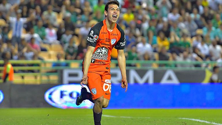 Lozano celebra un de sus goles contra León 