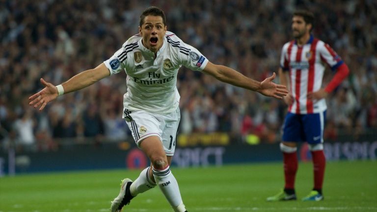 Javier Hernández festeja el gol contra Atlético